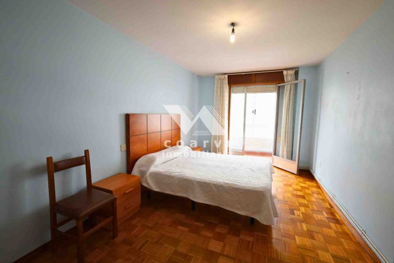 Piso con garaje en venta en A Valenzá