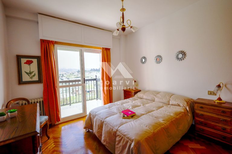 Piso amueblado en Alquiler en A Valenzá.