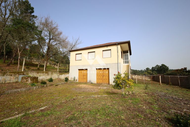 Casa independiente con terreno en Toén