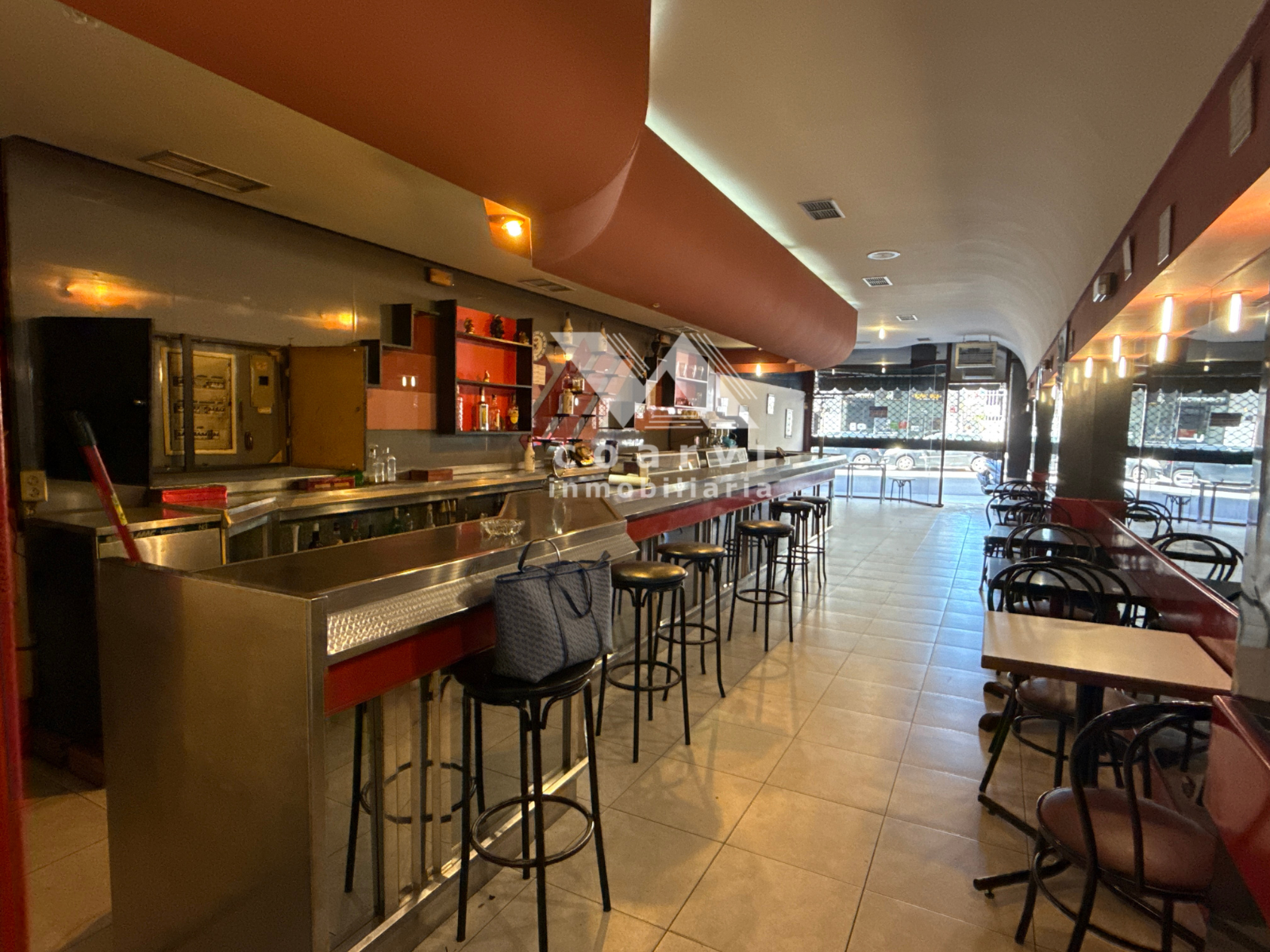 estancia amplia bar comercial avenida de zamora