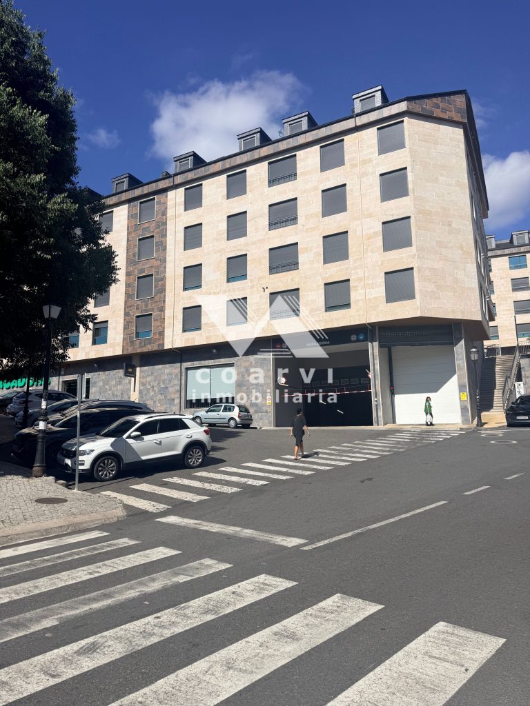 edificio con plaza de garaje en venta