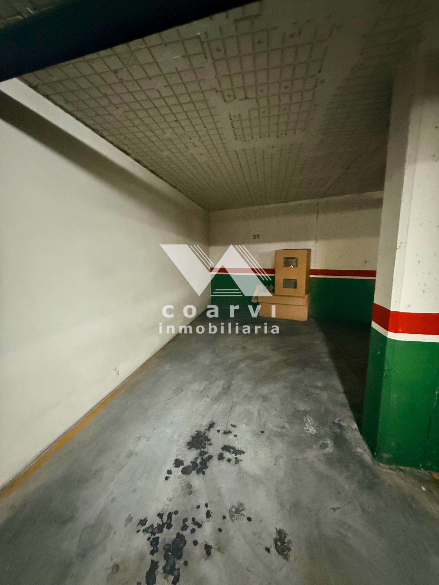 plaza de garaje amplia para guardar coches